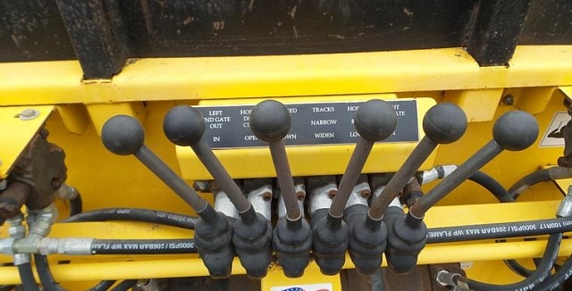 Мини укладчик асфальта на гусеничном ходу TP411
